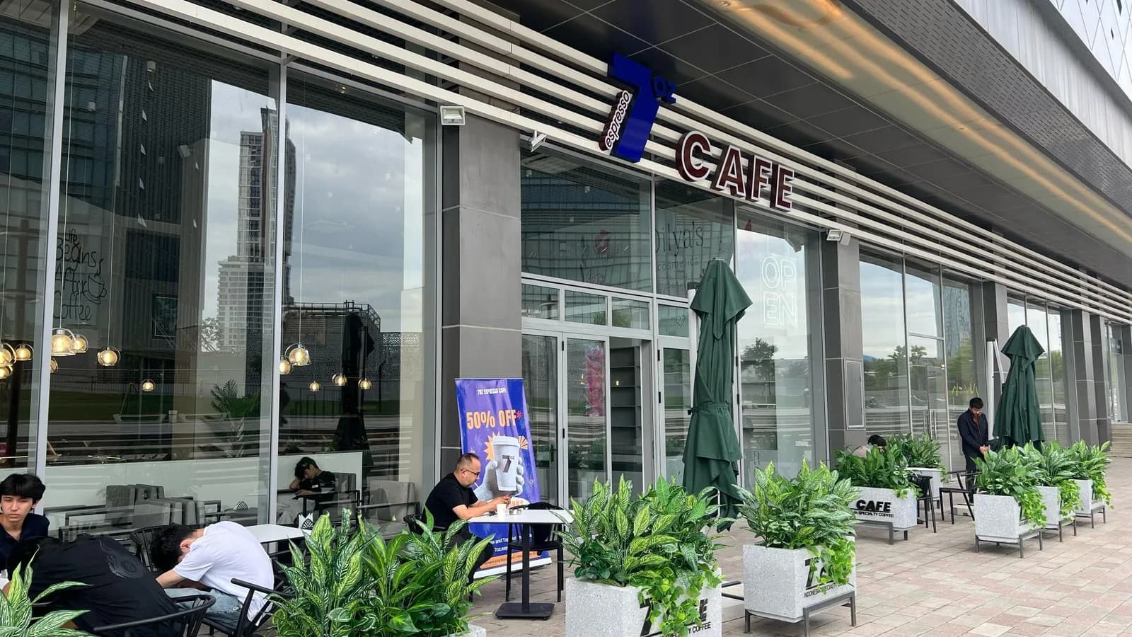 Malaysia's Minister of Religious Affairs Visits 7oz Cafe in Uzbekistan